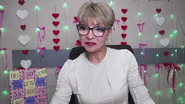 Snapshot of EllaBonito chatting on February 5, 9:36 am EllaBonito online show from February 5, 9:36 am