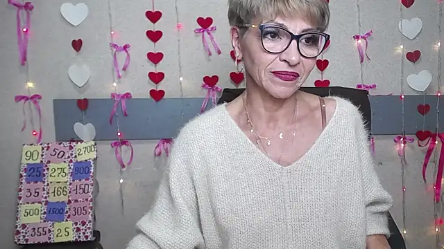 Snapshot of EllaBonito chatting on February 10, 9:25 am EllaBonito online show from February 10, 9:25 am