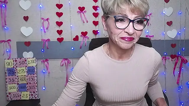 Snapshot of EllaBonito chatting on February 17, 6:31 am EllaBonito online show from February 17, 6:31 am