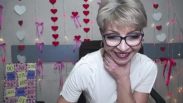 Snapshot of EllaBonito chatting on February 21, 9:34 am EllaBonito online show from February 21, 9:34 am