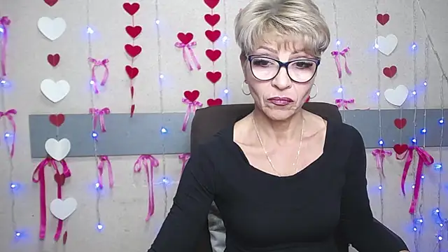 Snapshot of EllaBonito chatting on February 23, 6:28 am EllaBonito online show from February 23, 6:28 am