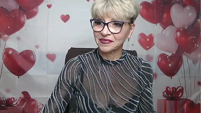 Snapshot of EllaBonito chatting on May 4, 5:36 am EllaBonito online show from May 4, 5:36 am