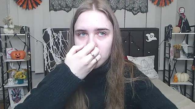 LauraHlot online show from November 9, 6:39 pm