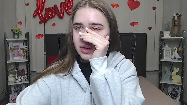 LauraHlot online show from February 22, 6:24 am