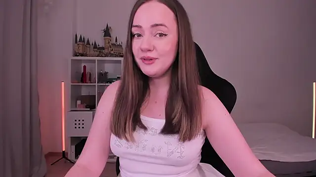 Snapshot of WalkingGirl chatting on February 27, 6:53 pm WalkingGirl online show from February 27, 6:53 pm