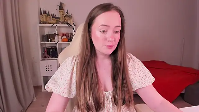 Snapshot of WalkingGirl chatting on November 4, 8:19 pm WalkingGirl online show from November 4, 8:19 pm