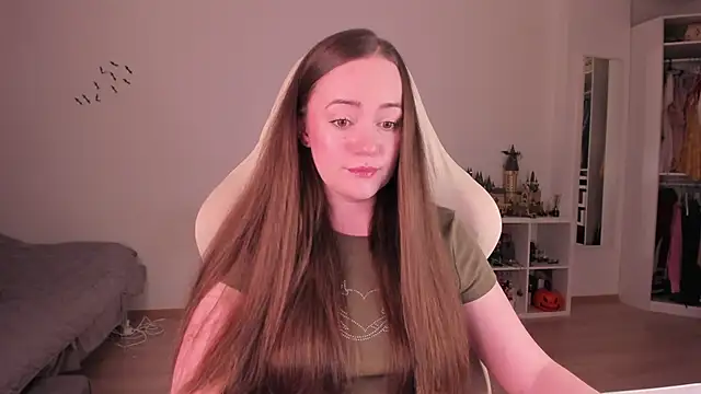 Snapshot of WalkingGirl chatting on December 1, 6:46 pm WalkingGirl online show from December 1, 6:46 pm