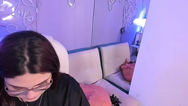 Camiila Osorio online show from December 1, 9:20 pm