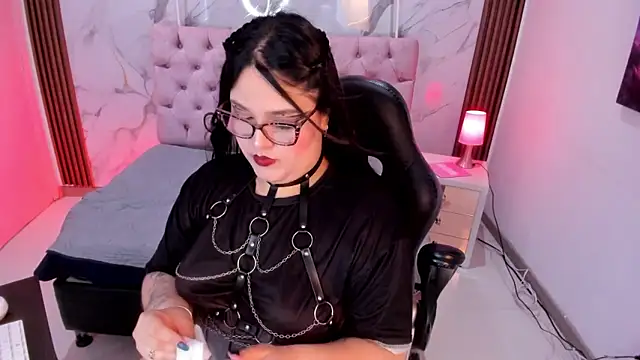 Camiila Osorio online show from March 28, 7:35 pm