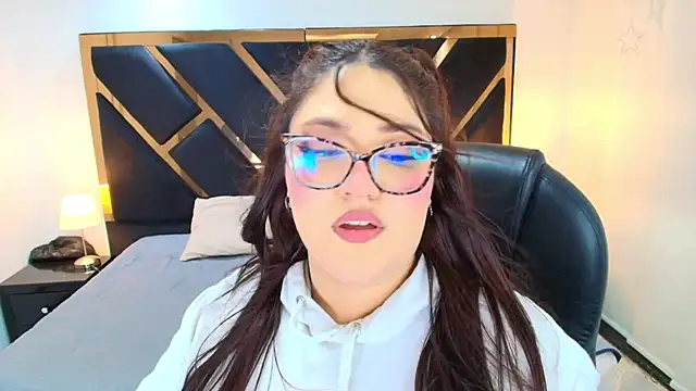 Snapshot of Camiila_Osorio chatting on April 30, 7:09 pm Camiila Osorio online show from April 30, 7:09 pm