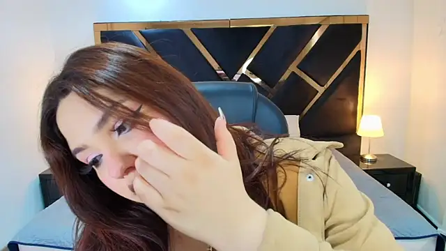 Snapshot of Camiila_Osorio chatting on May 1, 6:12 pm Camiila Osorio online show from May 1, 6:12 pm
