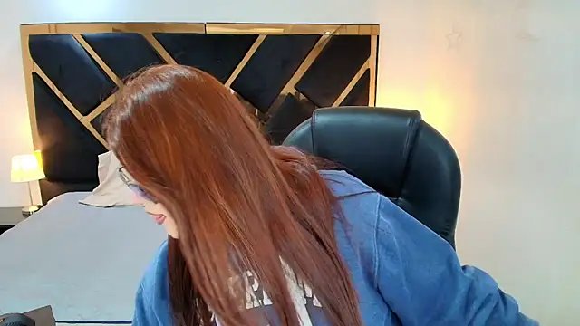 Snapshot of Camiila_Osorio chatting on May 15, 7:10 pm Camiila Osorio online show from May 15, 7:10 pm