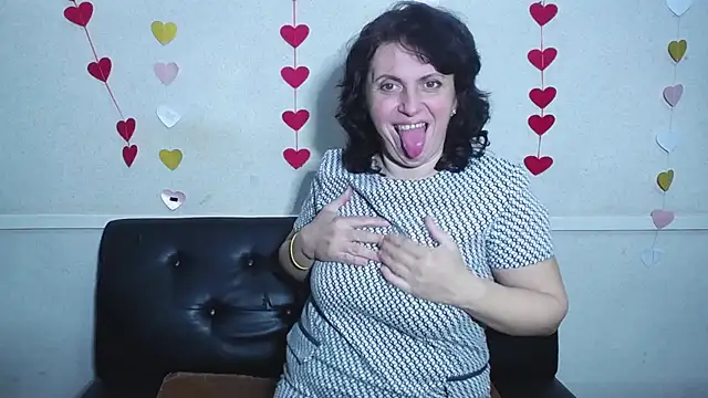 LuciaMii online show from February 1, 9:40 pm