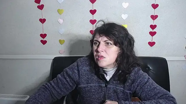 LuciaMii online show from February 9, 6:01 am