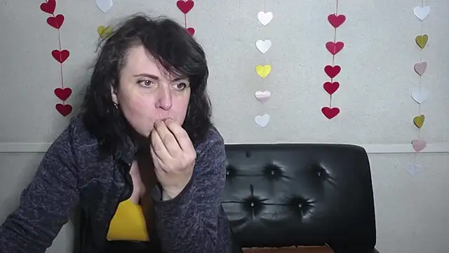 LuciaMii online show from February 9, 9:16 am