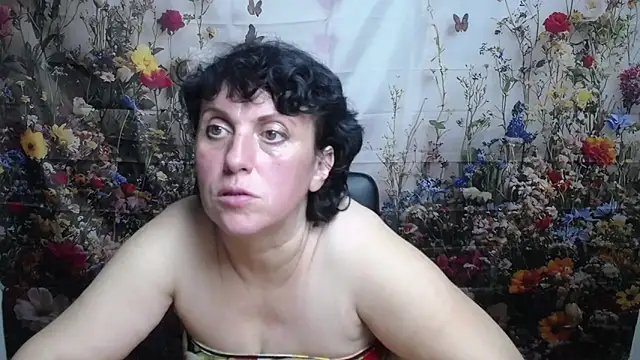 LuciaMii online show from October 6, 4:59 pm