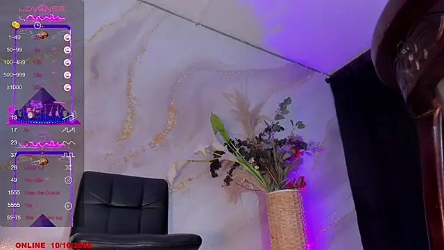 Snapshot of Karla-Ebony chatting on October 10, 2:05 pm Karla-Ebony online show from October 10, 2:05 pm