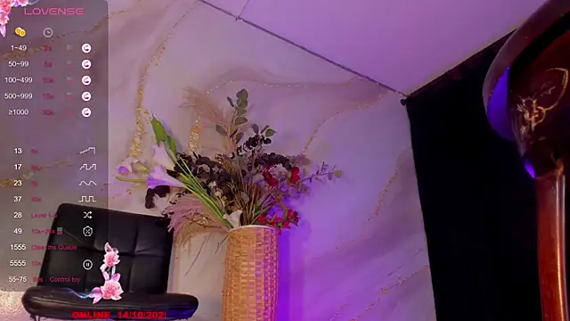 Snapshot of Karla-Ebony chatting on October 14, 2:07 pm Karla-Ebony online show from October 14, 2:07 pm