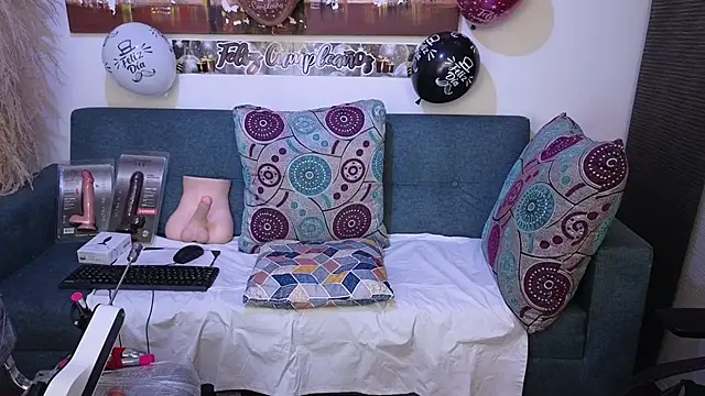 anellejones online show from March 13, 3:22 am