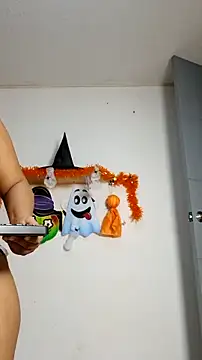 Snapshot of brown_halos chatting on October 17, 1:31 am brown halos online show from October 17, 1:31 am