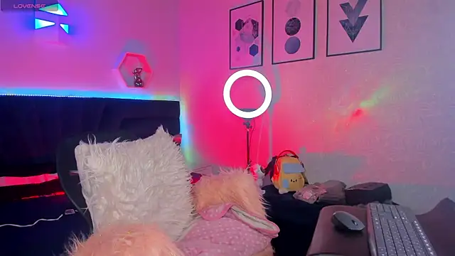  gia rose online show from September 18, 9:28 pm