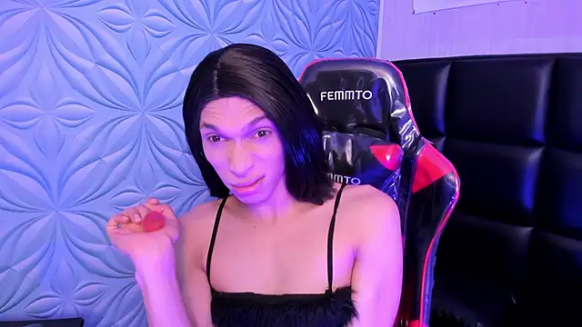 Snapshot of Milk_max_18 chatting on October 24, 9:11 pm Milk max 18 online show from October 24, 9:11 pm