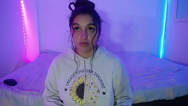 Laurenkenner  online show from March 21, 6:18 pm