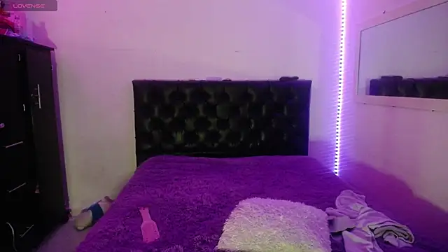 Laurenkenner  online show from October 9, 8:07 pm