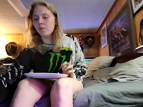 Ryan and Aurora online show from April 17, 10:35 pm