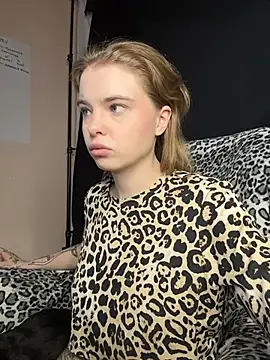 MisssLola online show from January 15, 4:00 pm