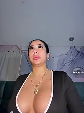 kiim taaylor online show from January 11, 2:49 am