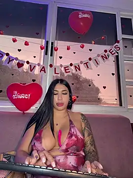 kiim taaylor online show from February 15, 2:03 pm