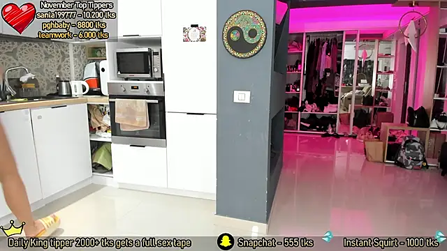 AmySuperHeroes online show from November 21, 12:15 pm