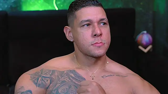 MassimoWalton2 online show from December 2, 10:34 pm