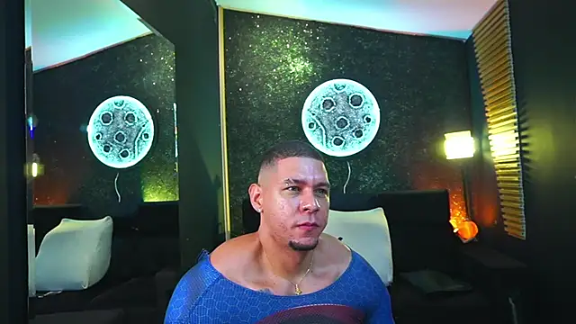 MassimoWalton2 online show from March 15, 1:18 pm