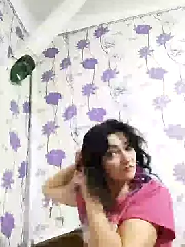 Snapshot of SweetLeila40 chatting on February 3, 7:31 pm SweetLeila40 online show from February 3, 7:31 pm