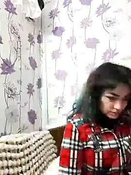 Snapshot of SweetLeila40 chatting on February 4, 6:36 am SweetLeila40 online show from February 4, 6:36 am