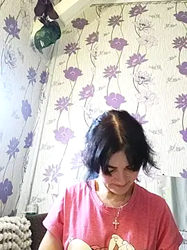 Snapshot of SweetLeila40 chatting on February 9, 10:21 pm SweetLeila40 online show from February 9, 10:21 pm