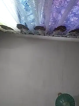 Snapshot of SweetLeila40 chatting on December 16, 6:18 am SweetLeila40 online show from December 16, 6:18 am