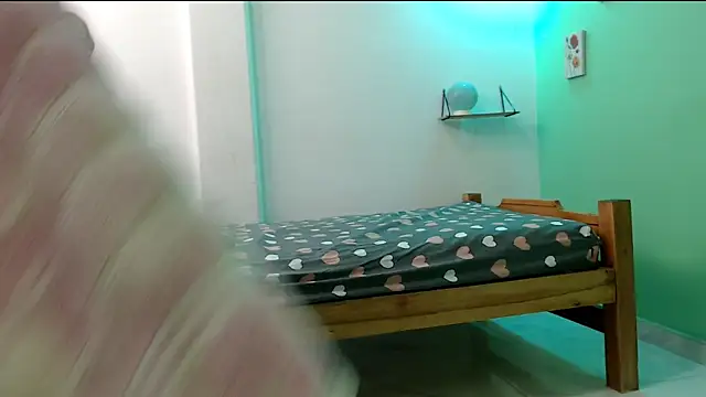 evaleribigtits18 online show from March 23, 2:04 am