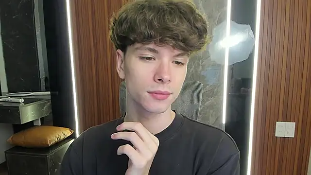 Snapshot of calvin_love_you chatting on April 29, 5:06 pm calvin love you online show from April 29, 5:06 pm