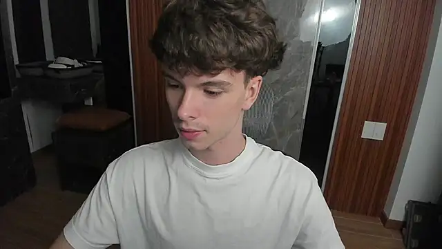 Snapshot of calvin_love_you chatting on May 16, 5:01 pm calvin love you online show from May 16, 5:01 pm