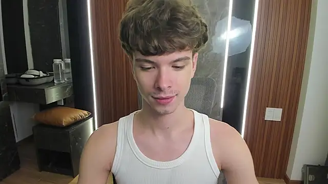 Snapshot of calvin_love_you chatting on May 17, 5:20 pm calvin love you online show from May 17, 5:20 pm