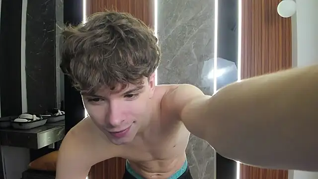 Snapshot of calvin_love_you chatting on May 19, 3:07 pm calvin love you online show from May 19, 3:07 pm