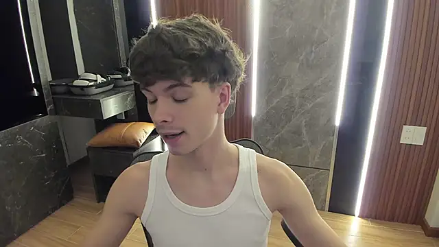 Snapshot of calvin_love_you chatting on June 7, 5:06 pm calvin love you online show from June 7, 5:06 pm