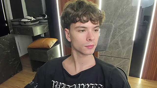Snapshot of calvin_love_you chatting on June 9, 5:02 pm calvin love you online show from June 9, 5:02 pm