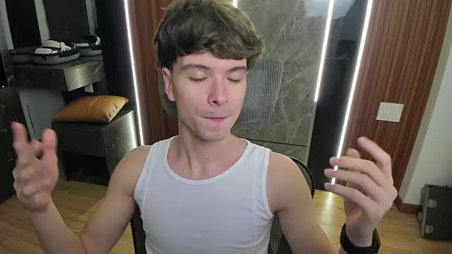 Snapshot of calvin_love_you chatting on June 23, 5:11 pm calvin love you online show from June 23, 5:11 pm