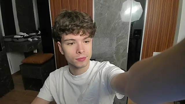Snapshot of calvin_love_you chatting on June 28, 2:12 pm calvin love you online show from June 28, 2:12 pm