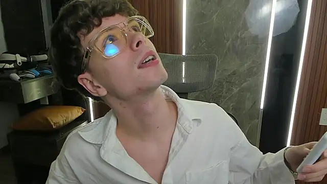 Snapshot of calvin_love_you chatting on July 3, 3:07 pm calvin love you online show from July 3, 3:07 pm