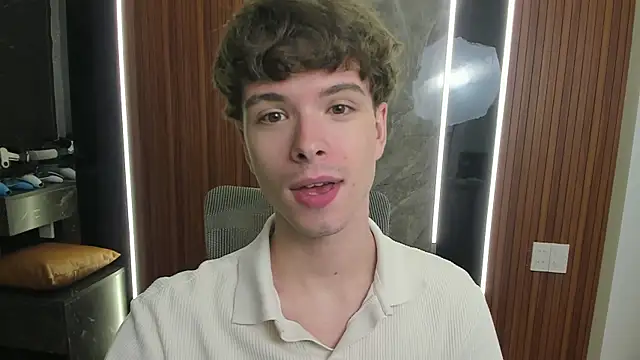 Snapshot of calvin_love_you chatting on July 8, 3:05 pm calvin love you online show from July 8, 3:05 pm